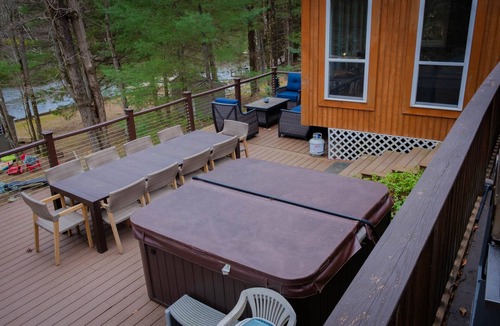 Mongaup Valley House | Fun 5 Bedroom Lakefront Cottage