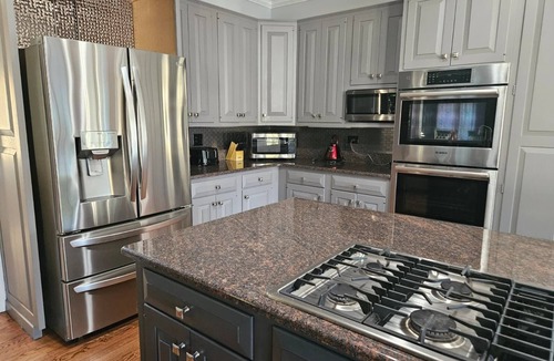 Wood Dale House | Fun 5BR 4.5BA, Pool, Hot Tub, Game Rm Near O’Hare