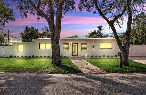 River Oaks Villa | Fun Adventure Luxy Retreat Home! Heated Pool!