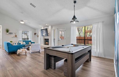 South Creek House | Fun and Stylish Stay with Pool Table and Fire Pit!