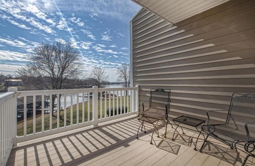 Huddleston Hotel | Fun at the Lake