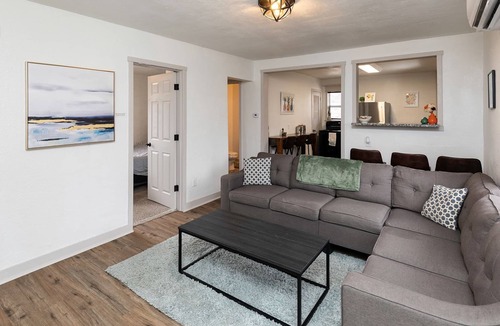 Des Moines House | Fun Backyard ~Close to Downtown~Pet Friendly~4BDRM