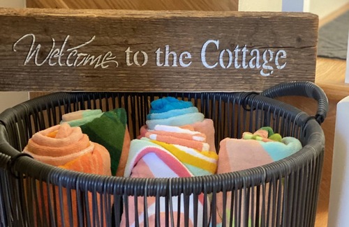 Kincardine Cottage | Fun & bright 3 bdrm cottage across from Lake Huron