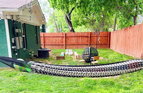 Parker Lane House | Fun & Charming 3-Bed/2-Bath Austin Gem! Central AC/big yard/pet friendly