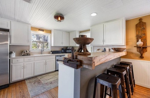 Warrenton House | Fun, eclectic Round Top home w/POOL! 5 min to town