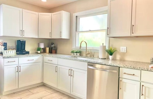 Ottawa House | Fun Escape 2-Ottawa -Starved Rock-nSkydive-4 BR