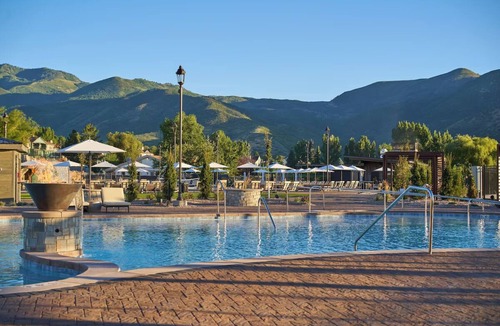 Midway Hotel | Fun Family Getaway! 4 Modern Units w/Pool & Spring access - Onsite Parking!