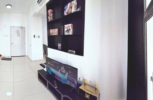 Masai Apartment | Fun-Filled Condo : Midas
