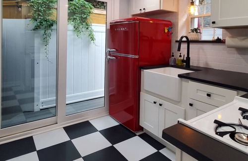 Fishtown Villa | Fun Fishtown Rowhome | Sleeps 4