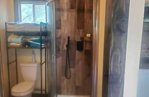 Waller Cabin | Fun for All Ages: Treehouse with Waterfront Deck for Families in Grimes County, TX