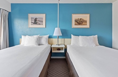 Kahului Hotel | Fun for the Whole Family! 4 Convenient Units, Outdoor Pool, Near Paukukalo Beach