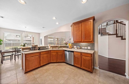 Deer Park House | Fun Getaway 20mins to NASA with Game Room and BBQ