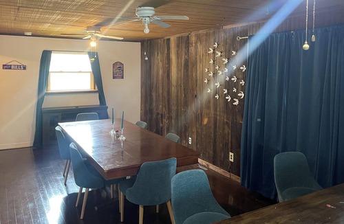 Forestville House | Fun hangout, walking distance to bar/restaurant