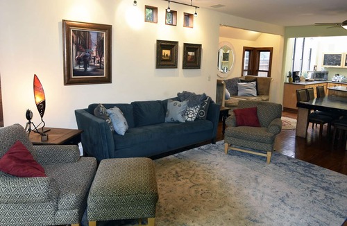 Bouldin House | Fun House in a Fantastic Location w Hot Tub, Great for Groups