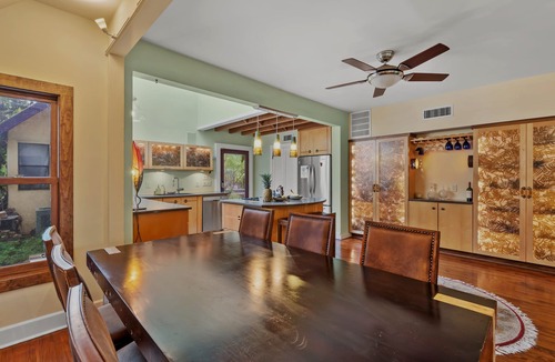Bouldin House | Fun House in a Fantastic Location w Hot Tub, Great for Groups