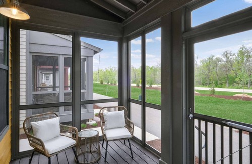 Ottawa House | Fun In The Sun â€“ A Bright andBreezy Getaway in Navvy Town