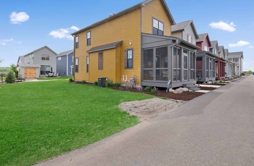 Ottawa House | Fun In The Sun â€“ A Bright andBreezy Getaway in Navvy Town
