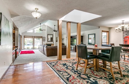 Norman House | Fun Large 4 Bed/4 Bath w/Pool! Norman/OKC