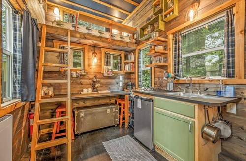 Longview Cabin | Fun Lofted Waterfront Home w/Sauna and BBQ