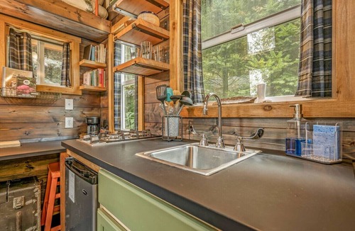 Longview Cabin | Fun Lofted Waterfront Home w/Sauna and BBQ