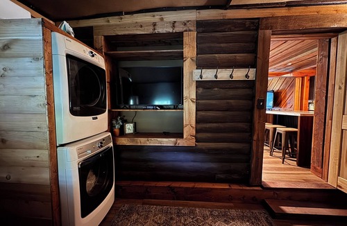 Lequire Cabin | FUN! Log Cabin Hot Tub & Game Room w Pool Table Pets OK 3BR/2BA Sleeps 10