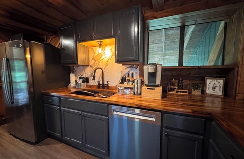 Lequire Cabin | FUN! Log Cabin Hot Tub & Game Room w Pool Table Pets OK 3BR/2BA Sleeps 10
