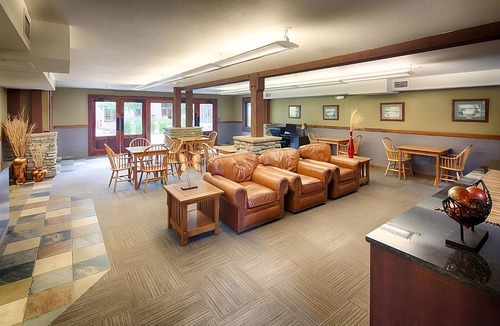 Kalispell Hotel | Fun Nature Trip! 2 Family-friendly Units, Pool, Pets Allowed, FREE Parking!