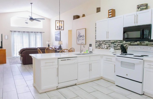 Lake Berkley Villa | Fun Packed 5 Bedroom Villa with Private Pool/Spa, Games Room & Grill