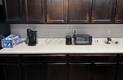 San Antonio House | Fun, relaxing 5 bedroom home with free parking