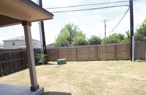 San Antonio House | Fun, relaxing 5 bedroom home with free parking