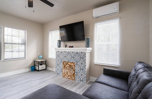 Beacon Hill Apartment | Fun Retro 1/1*️Entire Apt*️Free Parking*️Riverwalk, Downtown Attractions