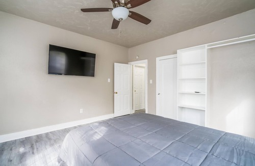 Beacon Hill Apartment | Fun Retro 1/1*️Entire Apt*️Free Parking*️Riverwalk, Downtown Attractions
