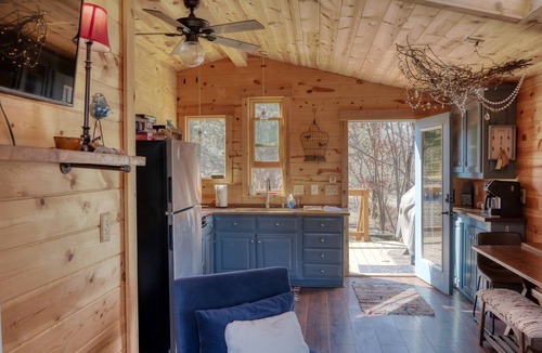 Goreville Cabin | Fun Treehouse Getaway Firepit Lake Access