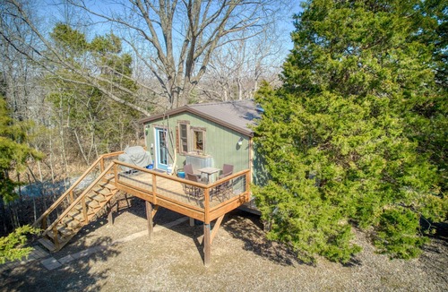 Goreville Cabin | Fun Treehouse Getaway Firepit Lake Access