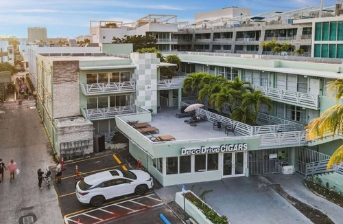 South Beach Condo | Fun & Value Ocean Dr, South Beach, Steps to Beach
