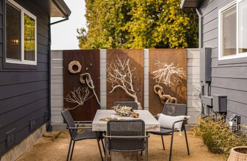 Stinson Beach Hotel | Funboard Room includes King Bed and Mini Kitchenette