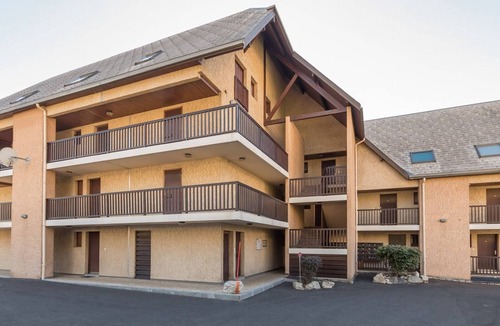 Briancon Apartment | Functional 1-bedroom apartment with parking, central Briançon