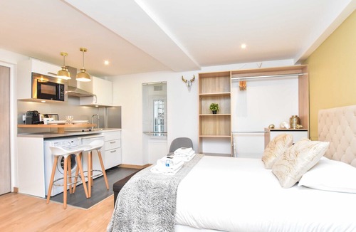 Strasbourg -Saint-Denis Apartment | FUNCTIONAL & MODERN STUDIO - PARIS - 2