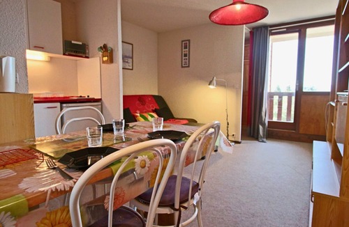 Chamrousse Apartment | Functional Studio Cabin for 4, South-Facing Balcony, Ski-In/Ski-Out