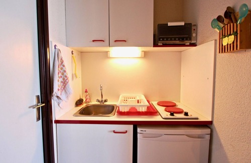 Chamrousse Apartment | Functional Studio Cabin for 4, South-Facing Balcony, Ski-In/Ski-Out