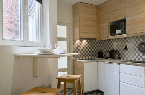 Wazemmes Apartment | Functional studio for short stays