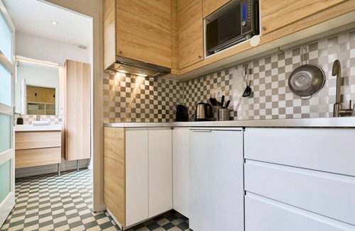 Wazemmes Apartment | Functional studio for short stays