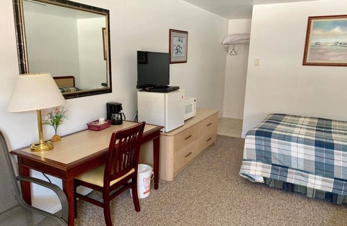Edgetts Landing Hotel | Fundy Rocks Motel and Chocolate River Cottages