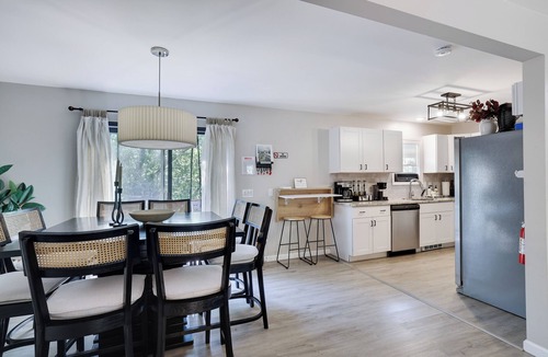 Bushkill House | FunFilled Home SharedPool GameRoom FirePit Karaoke PetFriendly Ski