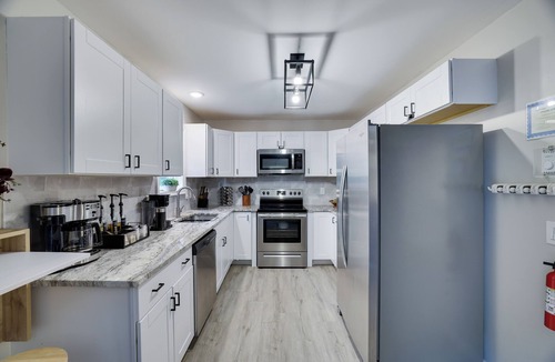 Bushkill House | FunFilled Home SharedPool GameRoom FirePit Karaoke PetFriendly Ski