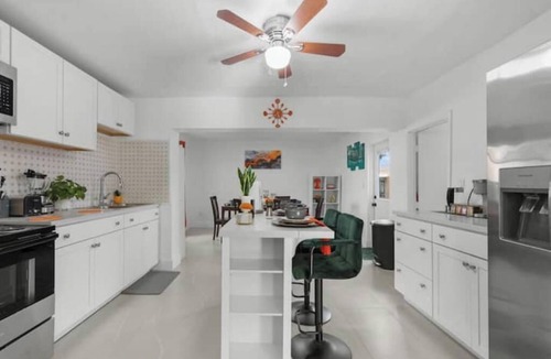 Lauderhill House | Funhouse – Pool Table, Games & South Florida Sun!"