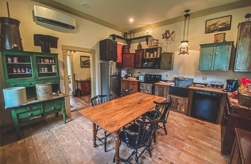 Renault House | Funks Inn, a post civil war era home restored as it was in 1870.