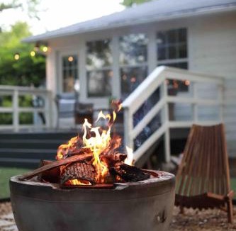 Dallas House | Funky 3BR Cottage with Private Mini Golf and Fire Pit