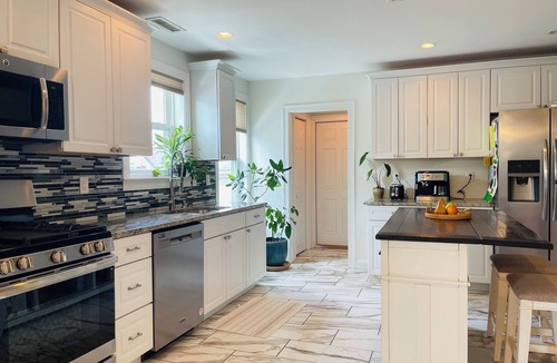 Arlington House | Funky and cozy home ! A little bit of everything for everyone.