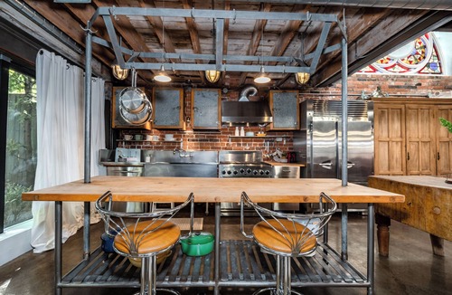 Leslieville House | funky barn loft conversion 8 mins to downtown, private driveway